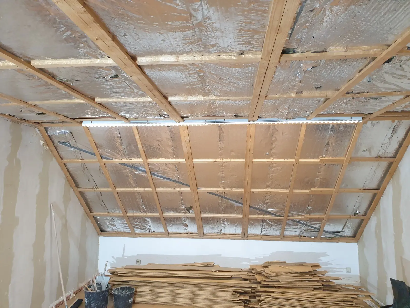 Geöffnete Decke beim Rückbau