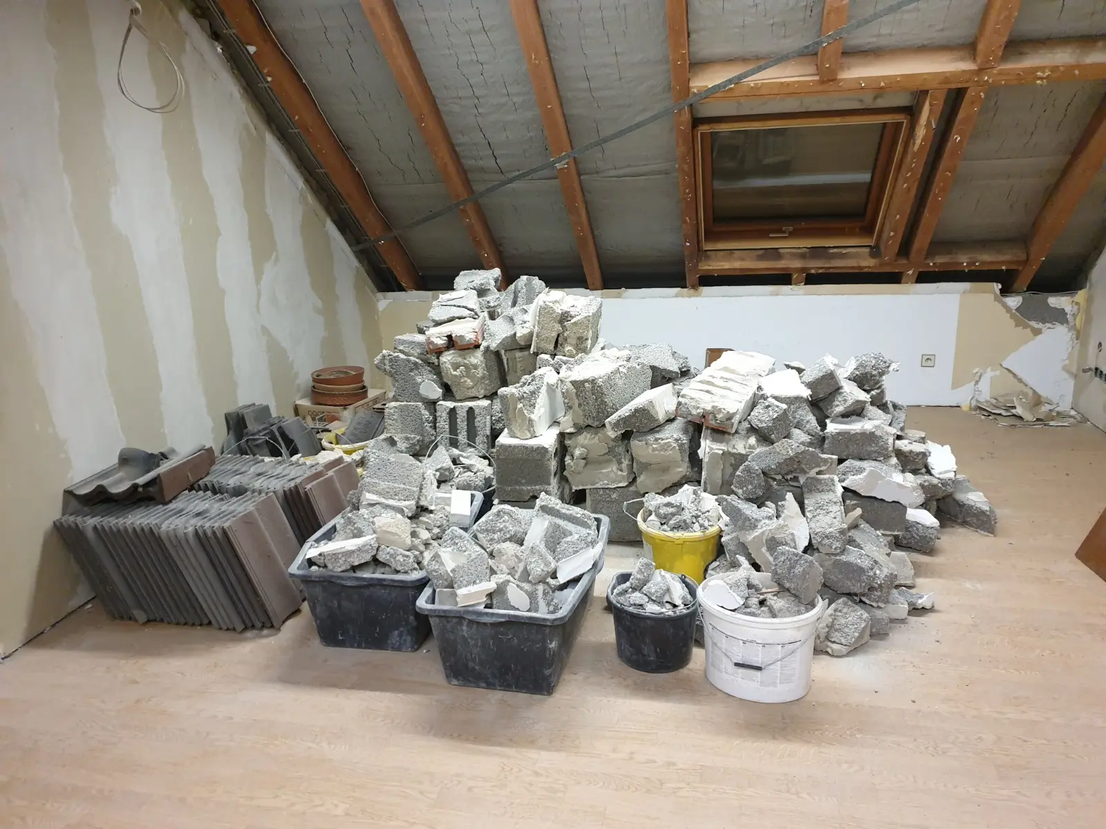 Sortierter Bauschutt nach dem Rückbau